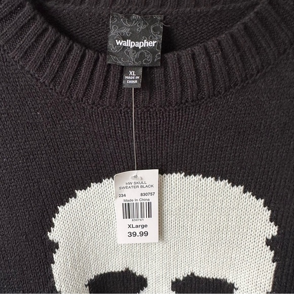 Wallpapher Black and White Crewneck Sweater Skull Design - Picture 5 of 11